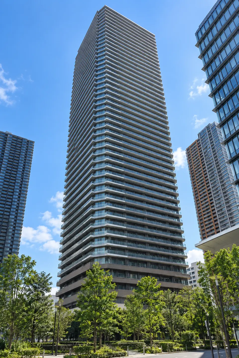 Generated illustration (not the actual building) of RIETO COURT MUSASHIKOSUGI THE KURASSHII TOWER