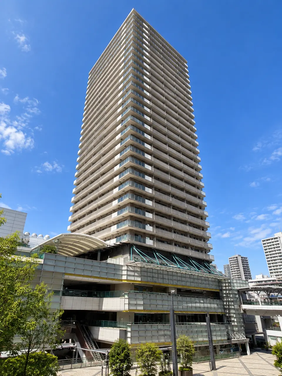 Generated illustration (not the actual building) of YOKOHAMAHERIOSU TOWER